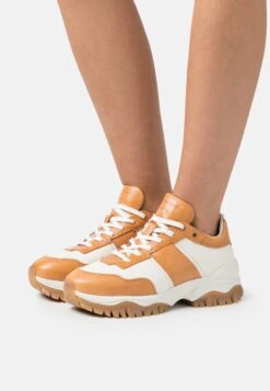 Tiger Of Sweden Afria - Trainers - Champagne Pink