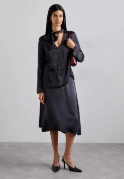 Tiger Of Sweden SOREN - Blouse - Deep Ocean 7 Tiger Of Sweden SOREN - Blouse - Deep Ocean -Tiger of Sweden Store f8846fa1adba4934b7db84b93bc91c26